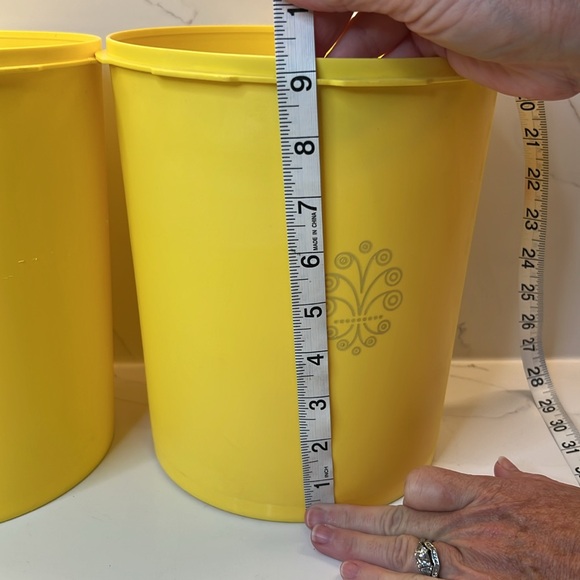 70’s VNTG lot 3 yellow Tupperware, containers ( holds Flour/Sugar/Coffee/Rice) - Picture 7 of 13